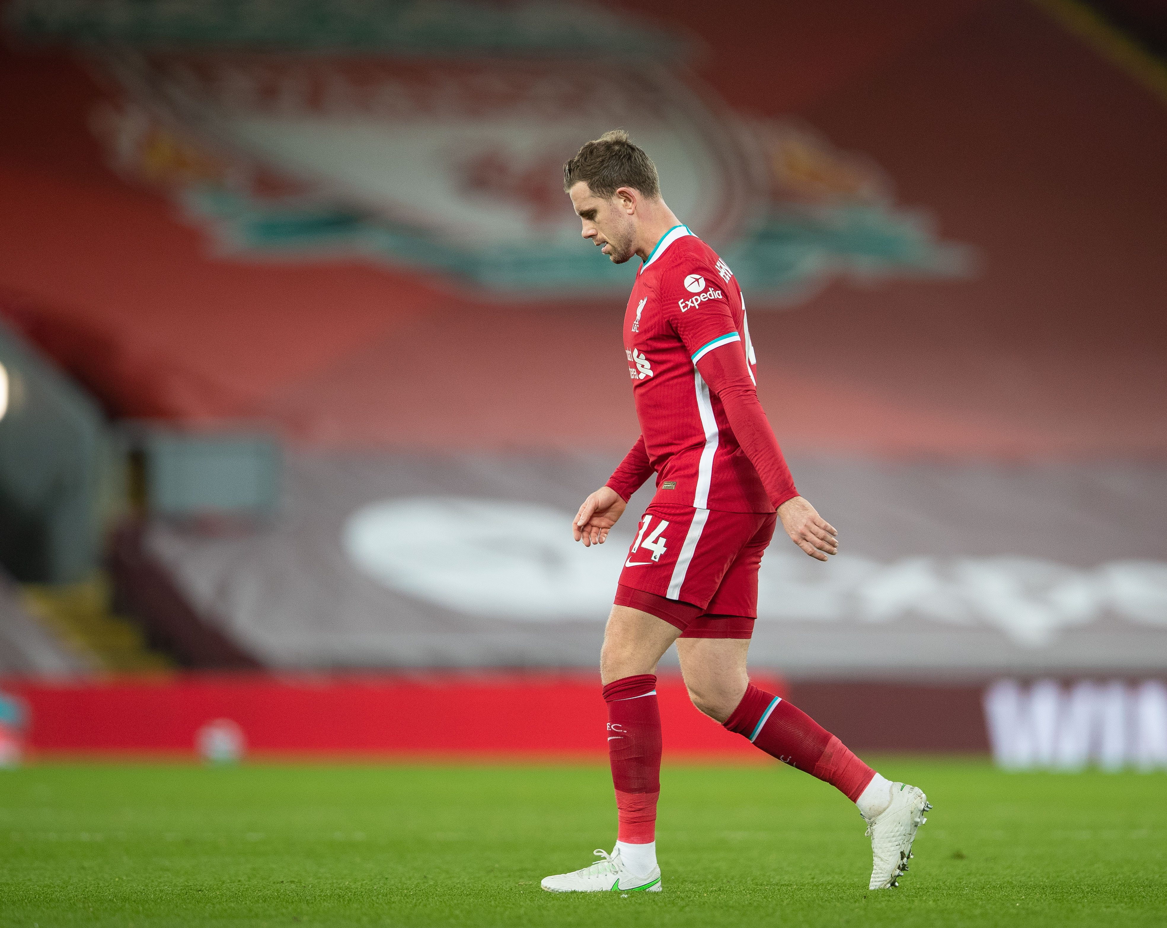 利物浦1-1无奈丢分，切尔西1-3爆冷翻车，阿森纳稳坐英超榜首（利物浦1-1憾平丢分，切尔西1-3冷门告负，阿森纳稳居英超榜首）