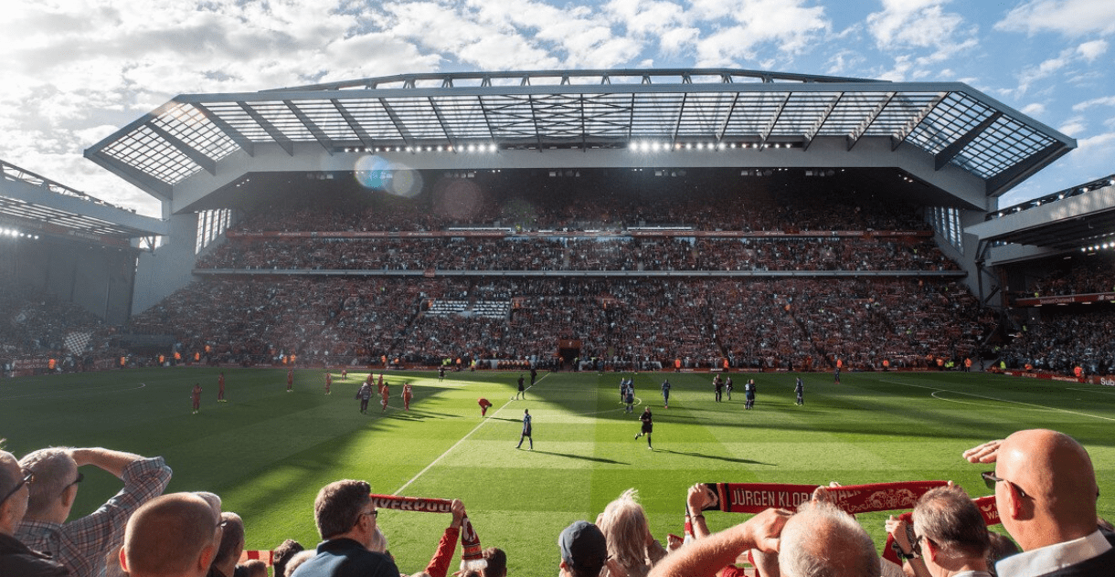 欧冠-姆巴佩破门维尼修斯双响 皇马5-1萨尔斯堡（欧冠：维尼修斯梅开二度，姆巴佩建功，皇马5-1大胜萨尔斯堡）