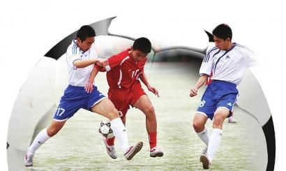 图片报：西蒙斯因抱怨颈痛缺席昨日合练，很可能缺战今日比赛