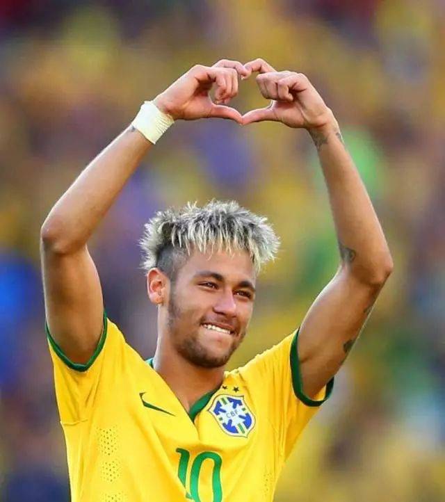 巴萨旧将：足球世界没人能达到梅西的高度，他让我们变得更好