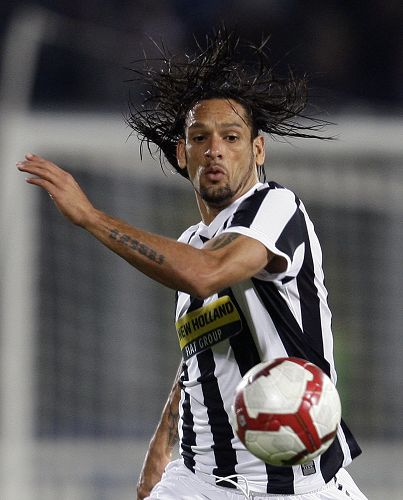 NBA常规赛战报：湖人客场险胜太阳,