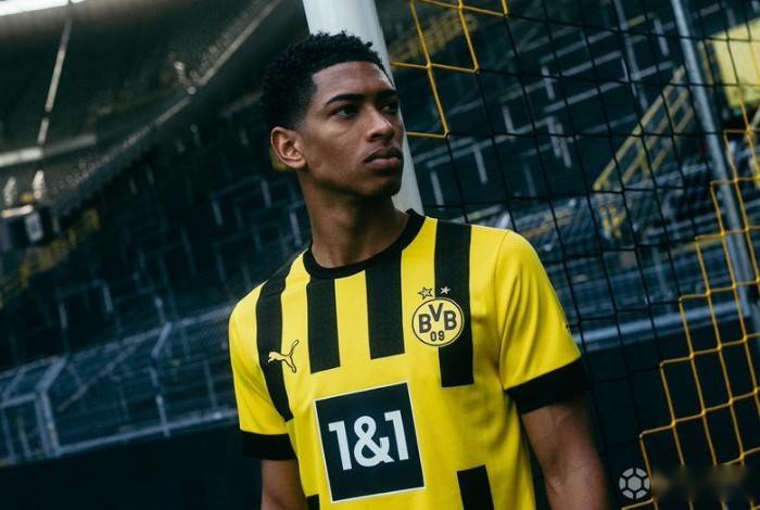 青训球员获得首发机会，表现不俗（青训小将首发登场，发挥亮眼）