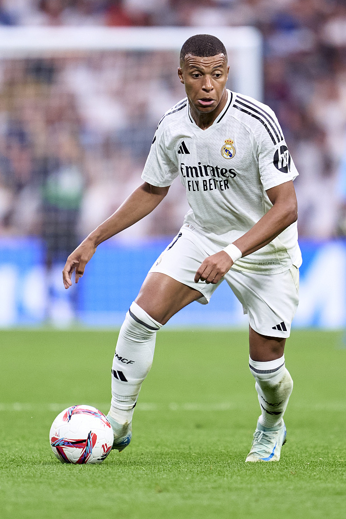 恩昆库转战意甲后表现低迷，转会费3700万欧元成“水漂”，难复巅峰状态。（恩昆库登陆意甲状态低迷，3700万欧转会费恐打水漂，难觅昔日巅峰）