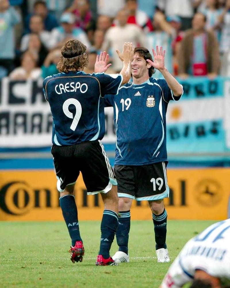 比利时大胜稳坐J组第一，第15次晋级世界杯决赛圈（比利时大捷锁定J组榜首，第15次跻身世界杯决赛圈）