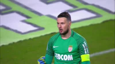 国足大换血！邵佳一破格提拔3大新星， 球迷：比归化球员强多了！（国足阵容洗牌！邵佳一火线起用三名新星，球迷称：实力全面压过归化球员）