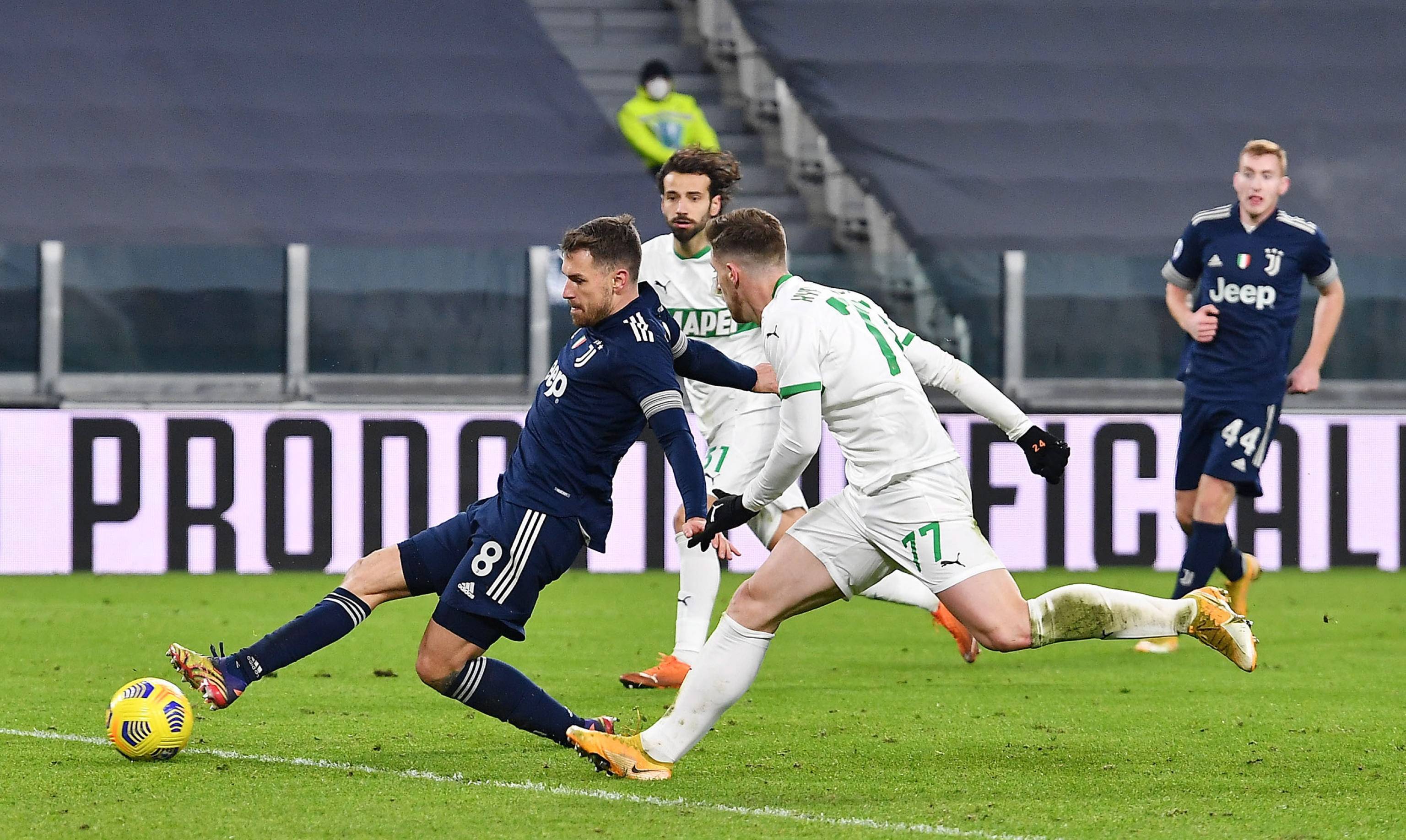 中国女足出战英格兰女足名单：王霜、吴海燕领衔，张琳艳在列