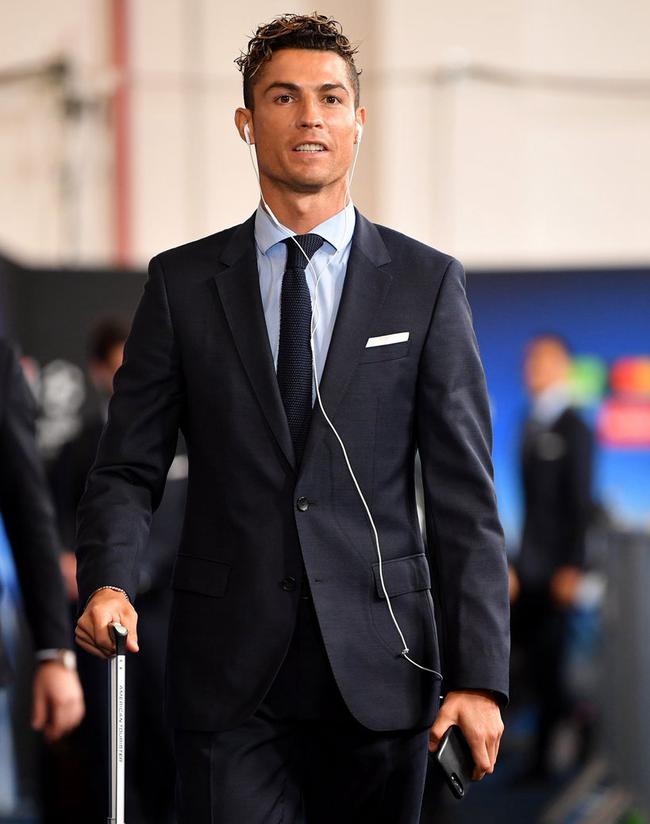 荷兰前国脚齐赞：赖因德斯就像是永动机，是他带领荷兰队前进（荷兰名宿齐声称赞：赖因德斯宛若永动机，驱动荷兰队向前）